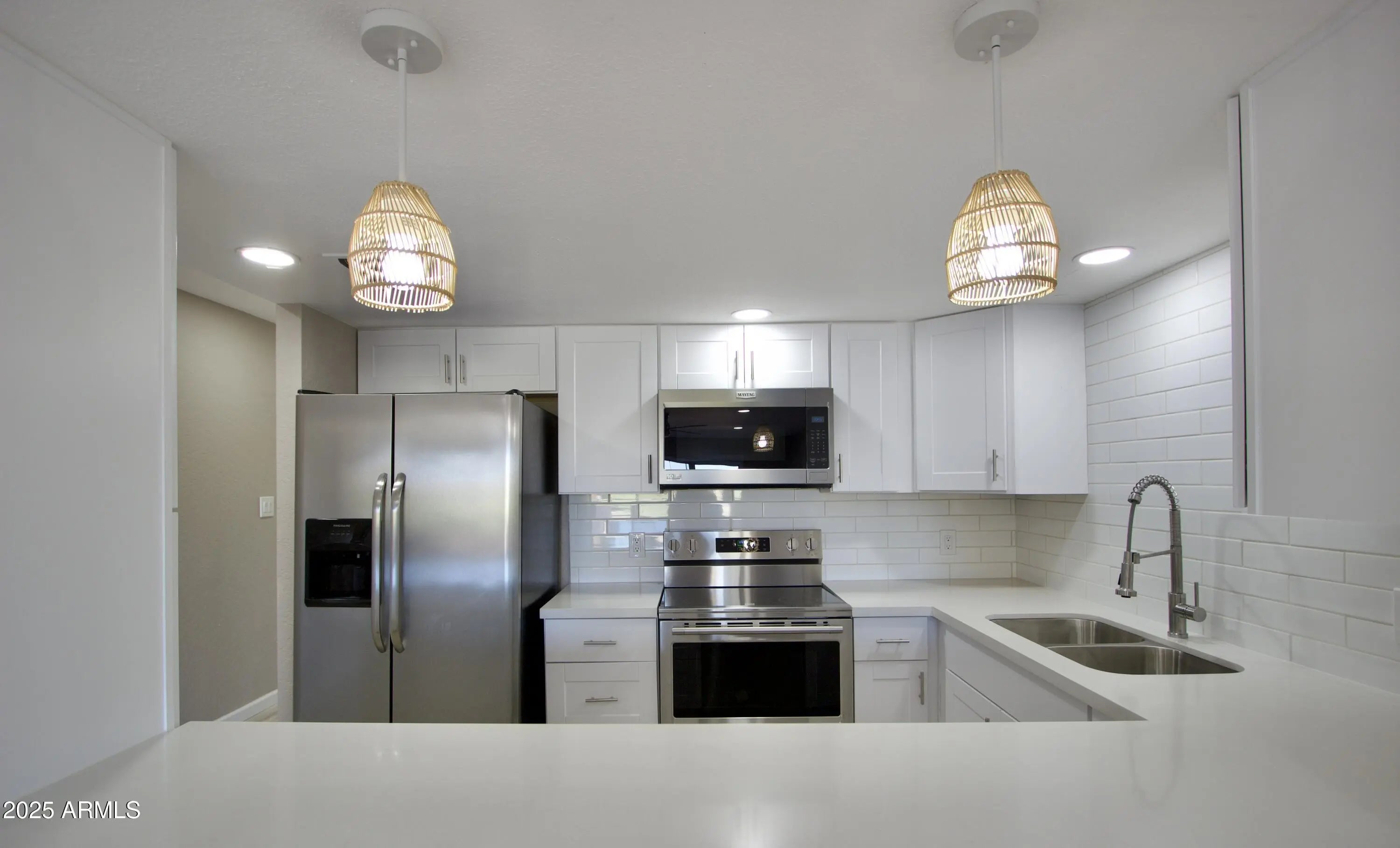 Photo of Listing #6938945