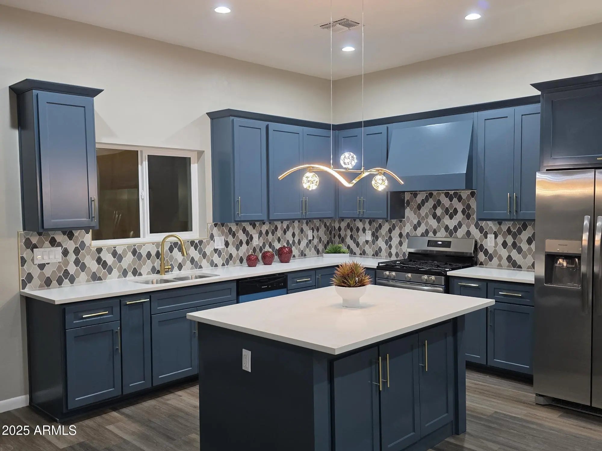 Photo of Listing #6938391