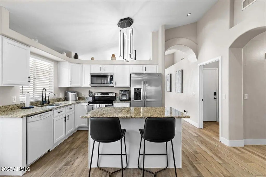 110 W Rosemonte Drive, Phoenix