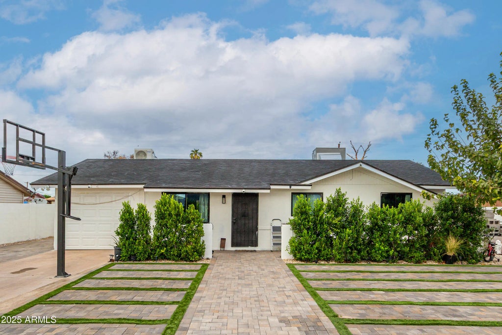 832 E Dolphin Avenue, Mesa
