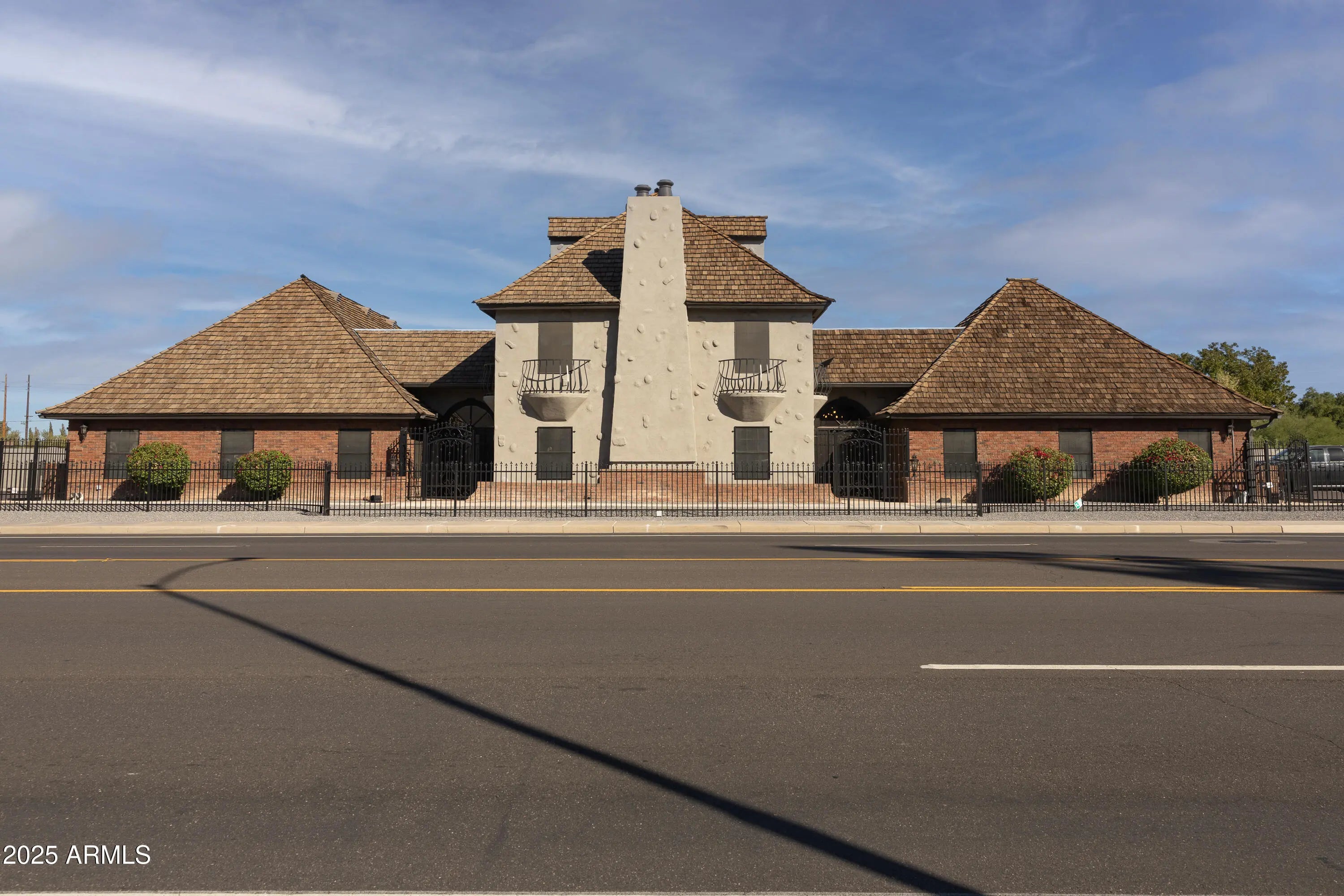 Photo of Listing #6939077