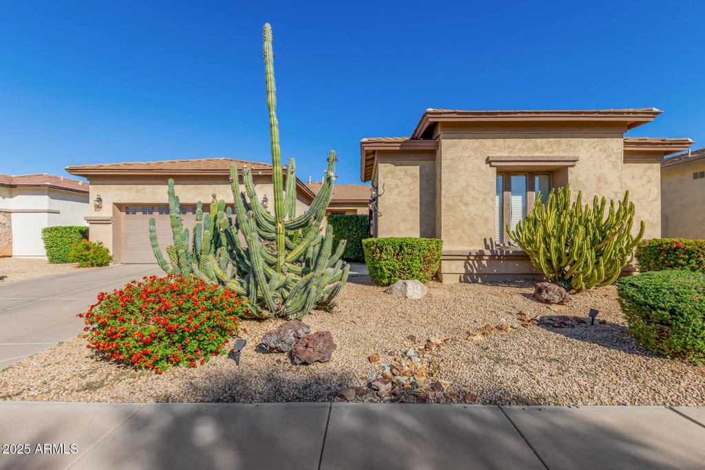 3084 E Capricorn Way, Chandler