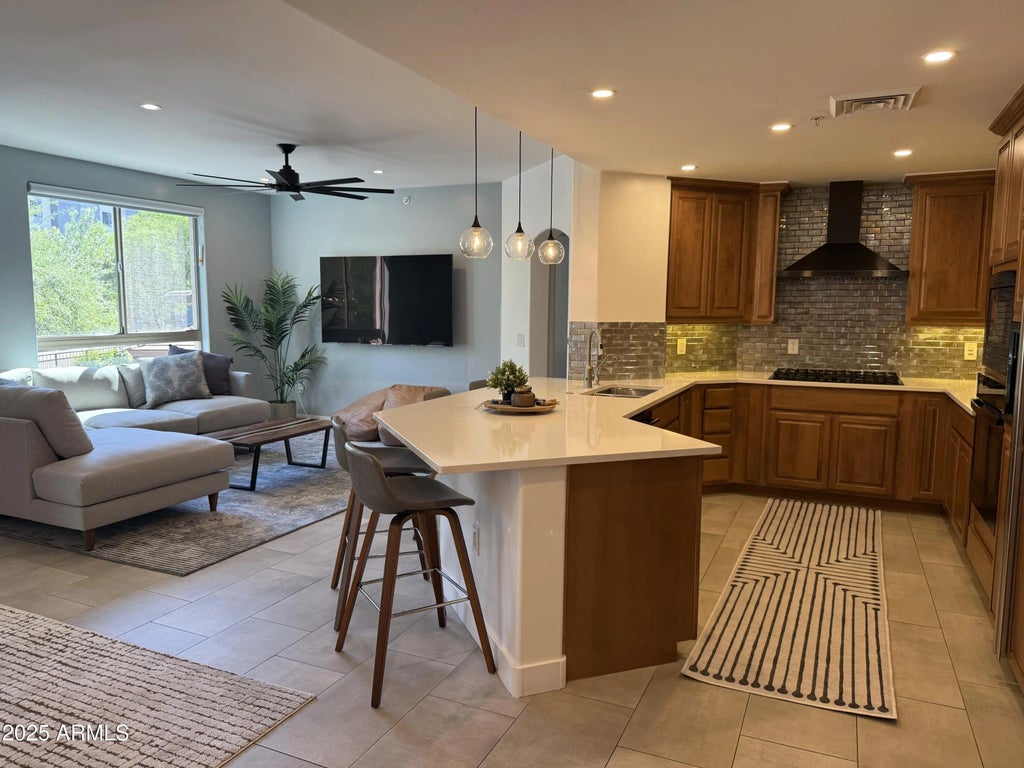 15802 N 71st Street N (unit 210), Scottsdale