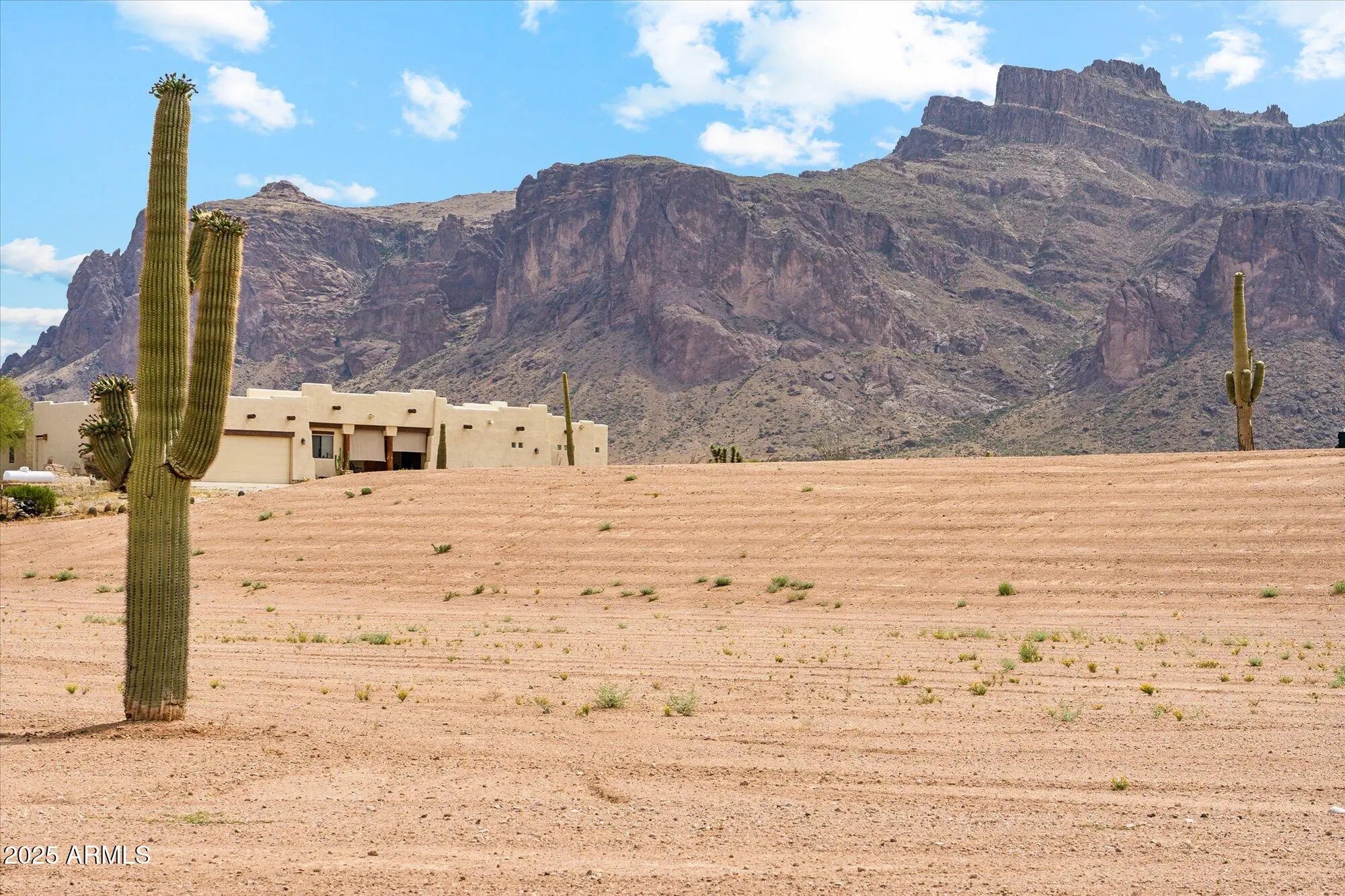 Photo of Listing #6940366