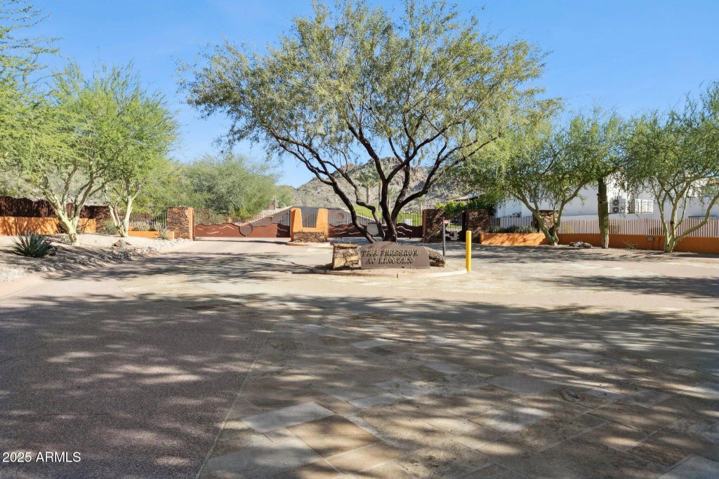 3304 E Stella Lane (unit 4), Paradise Valley
