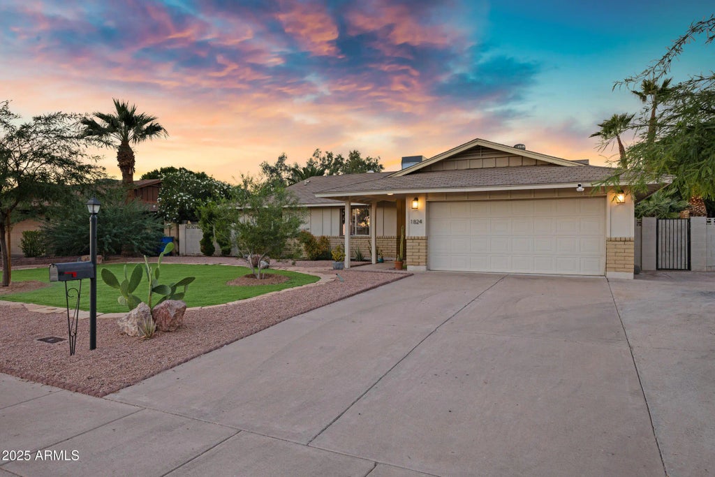 1824 W Seldon Lane, Phoenix