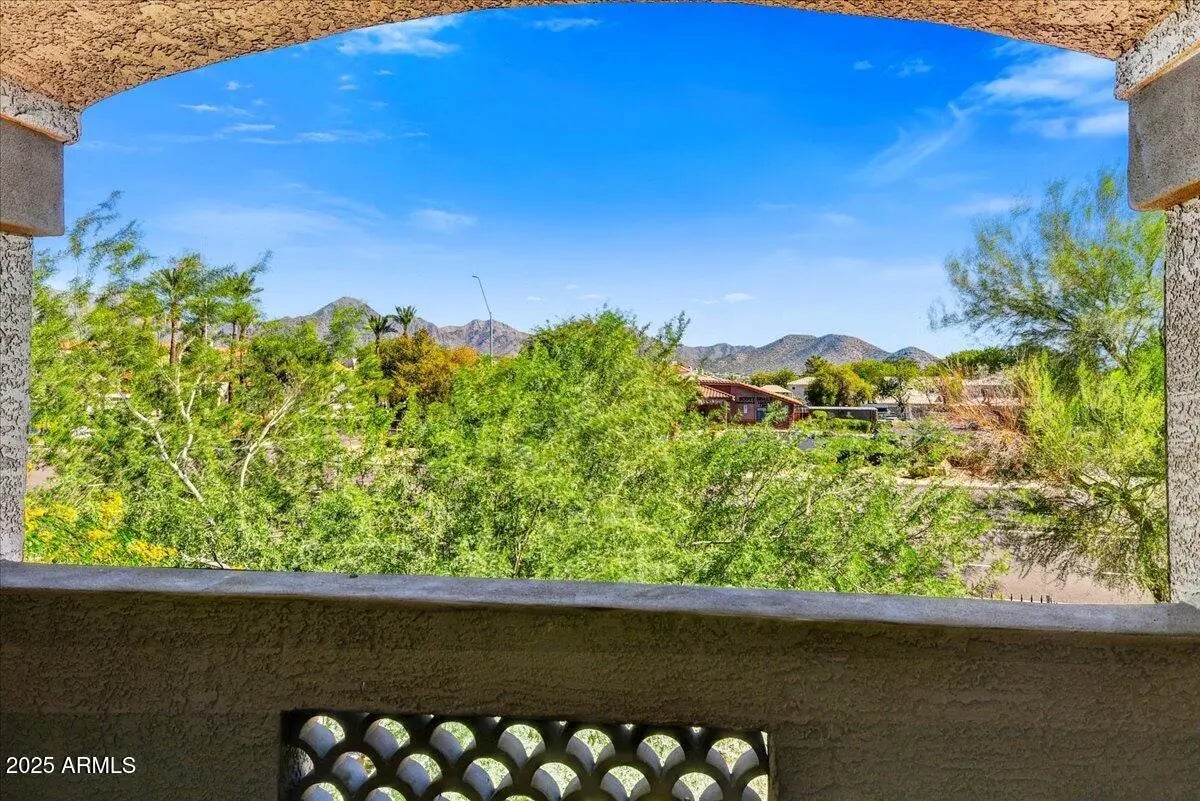 Photo of Listing #6939947