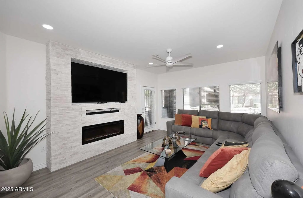 5450 E Deer Valley Drive (unit 1205), Phoenix