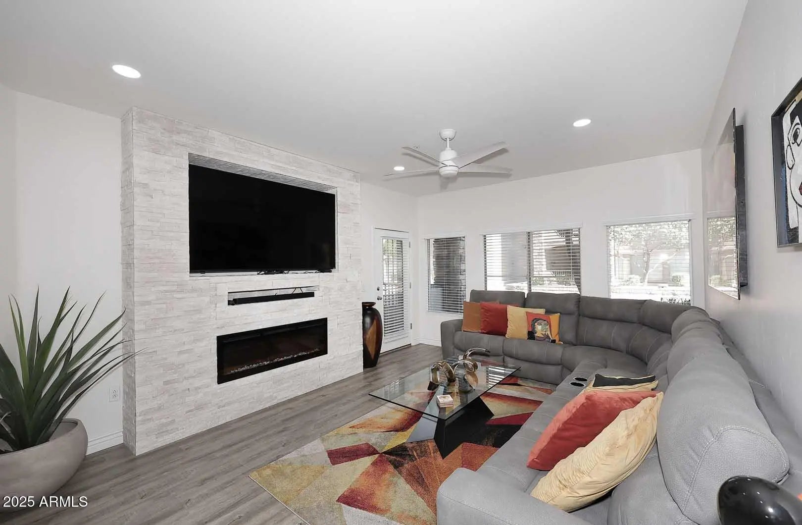 Photo of Listing #6940886