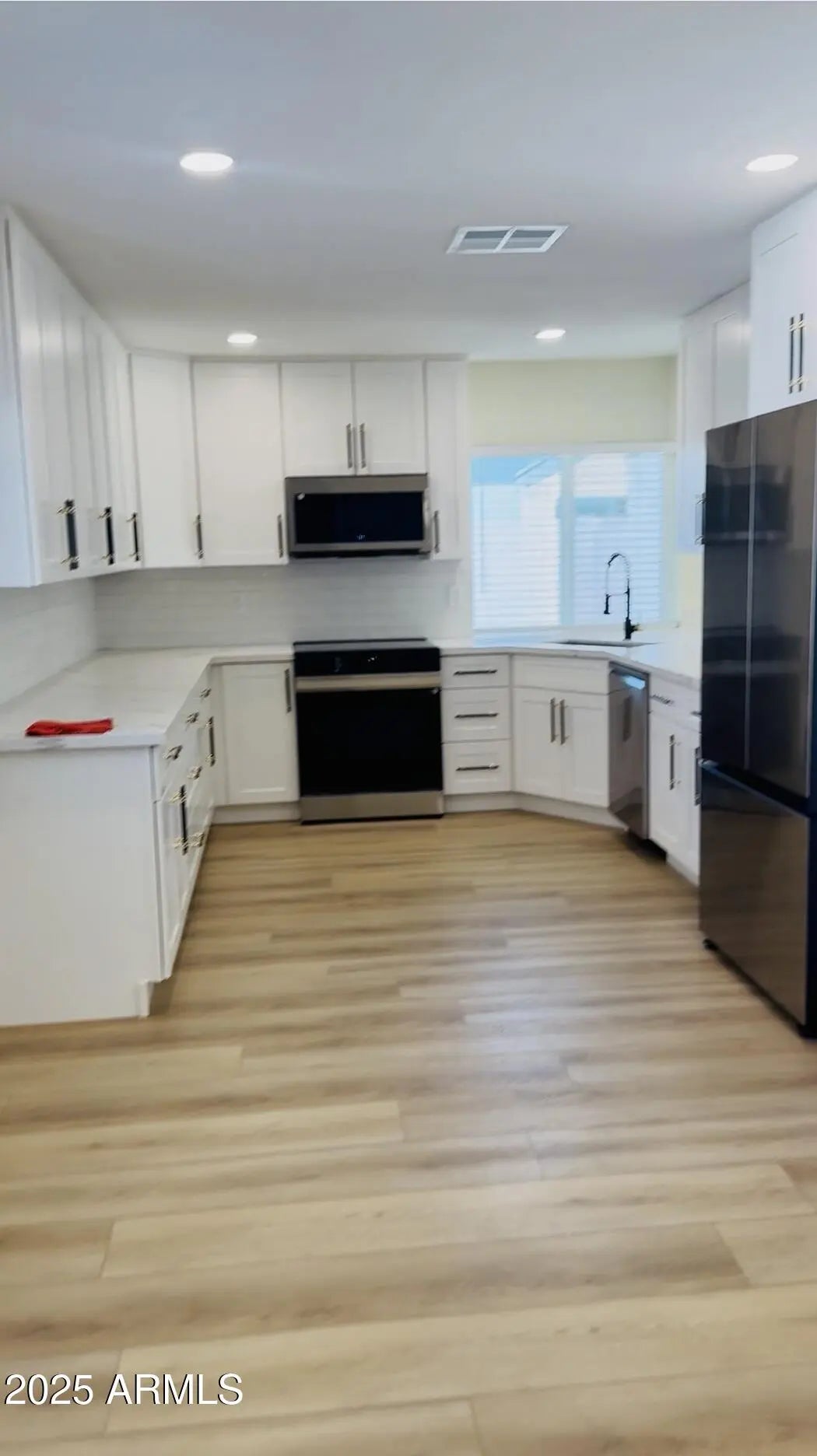 Photo of Listing #6944429