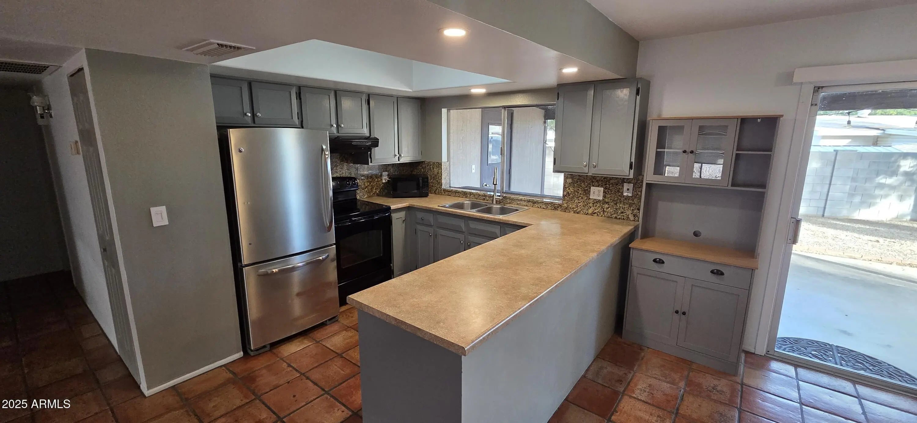 Photo of Listing #6940265