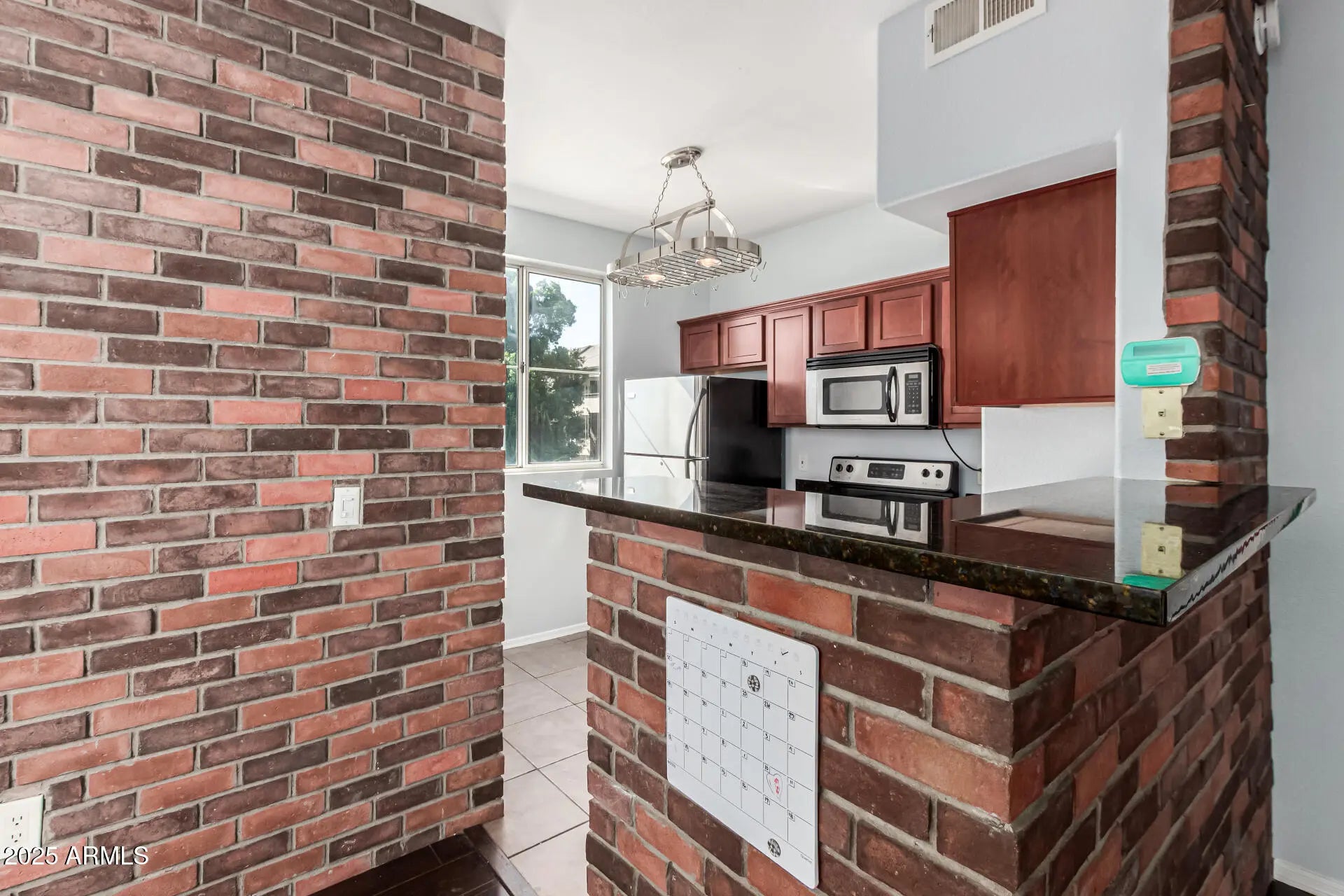 Photo of Listing #6940752