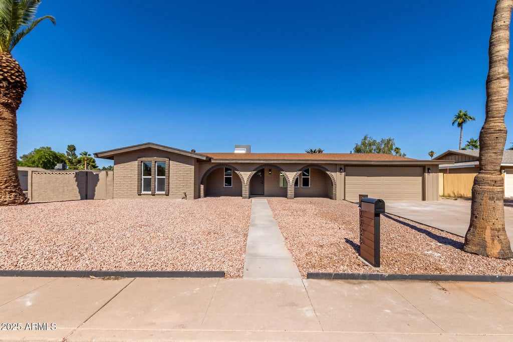 2236 E Des Moines Circle, Mesa