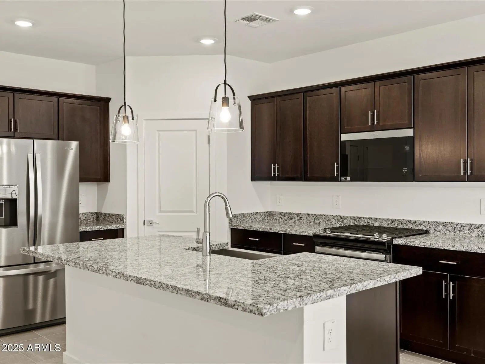 Photo of Listing #6940357