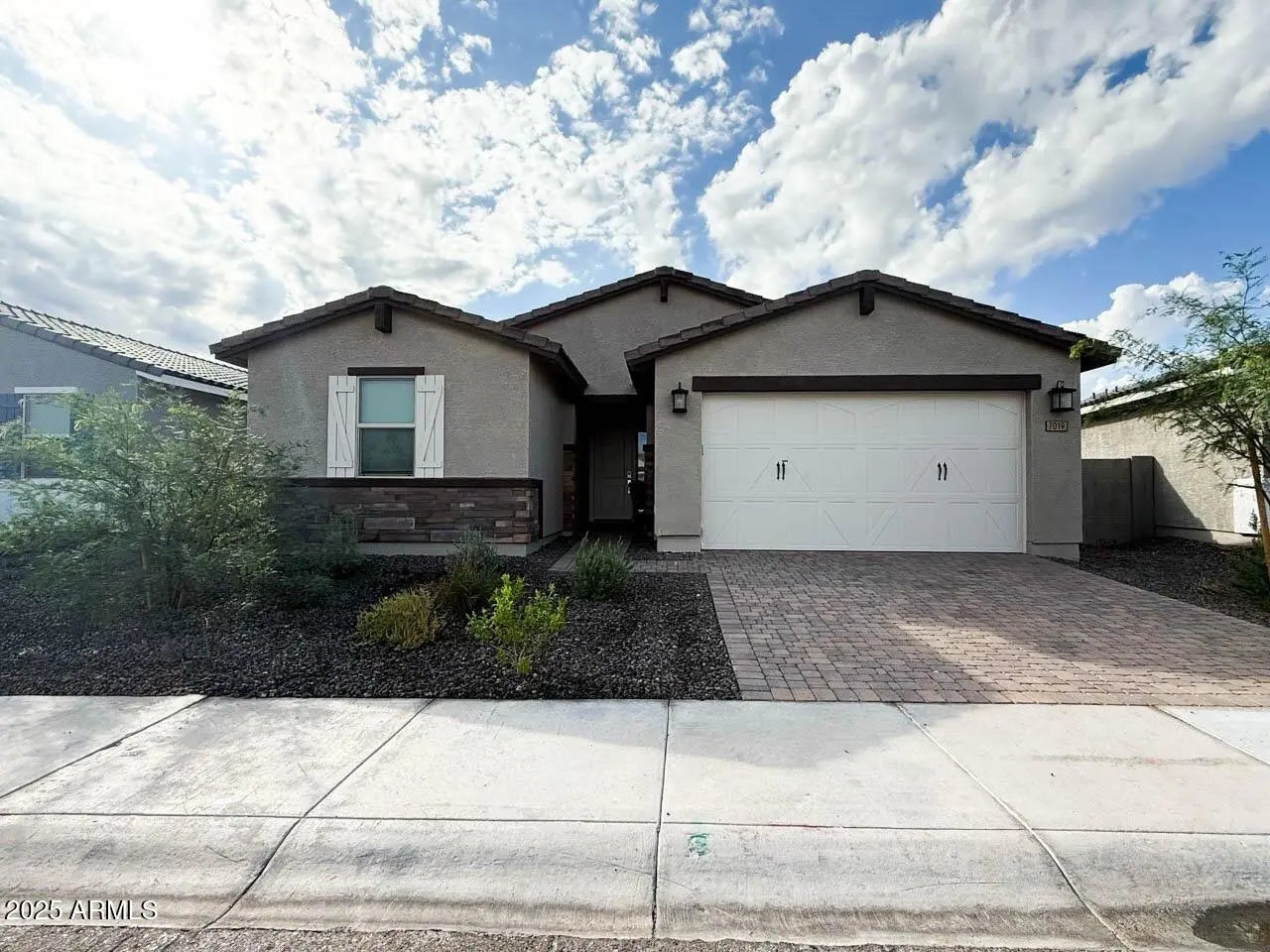 Photo of Listing #6940932