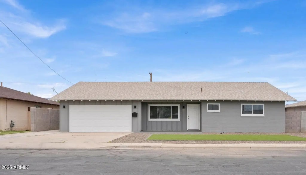323 N Hunt Drive E, Mesa