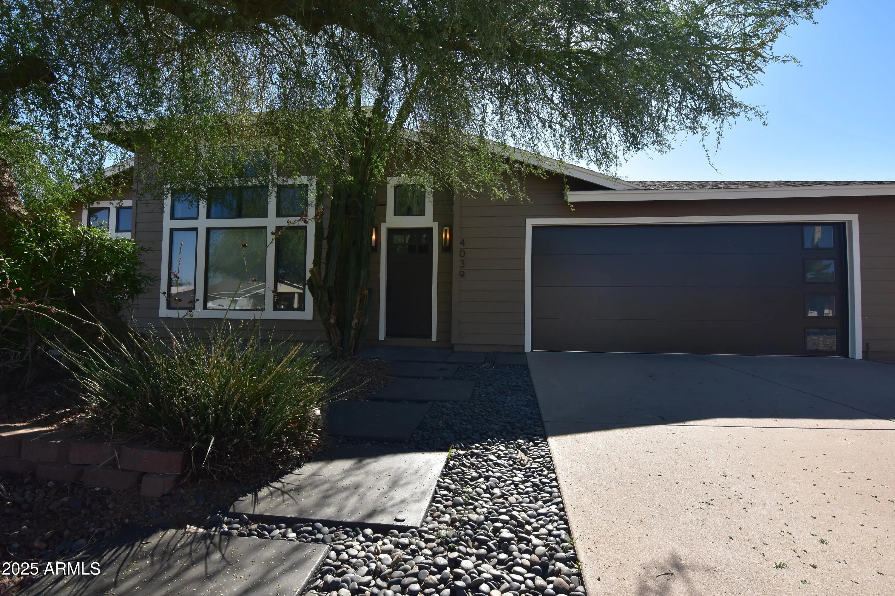 Photo of Listing #6940705