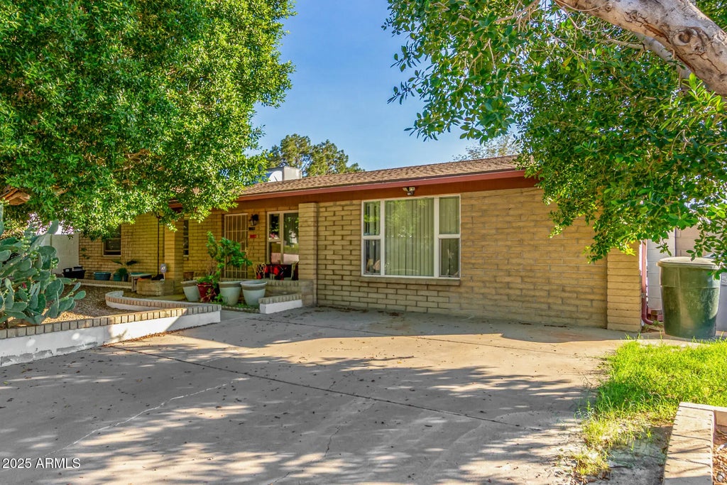 3809 W Rue De Lamour Avenue, Phoenix