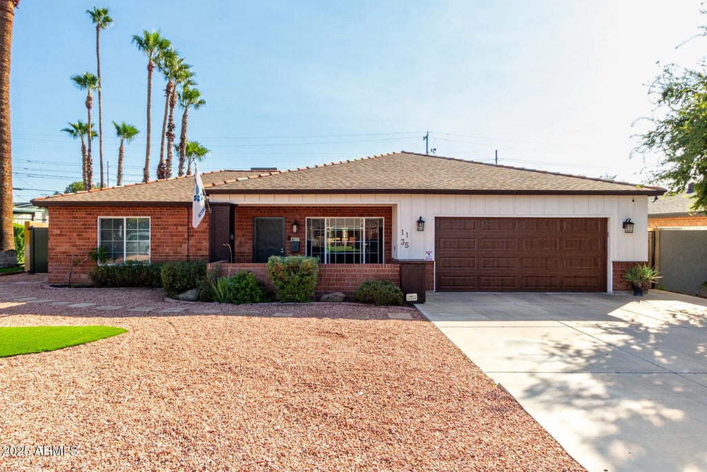 1135 E Lawrence Road, Phoenix