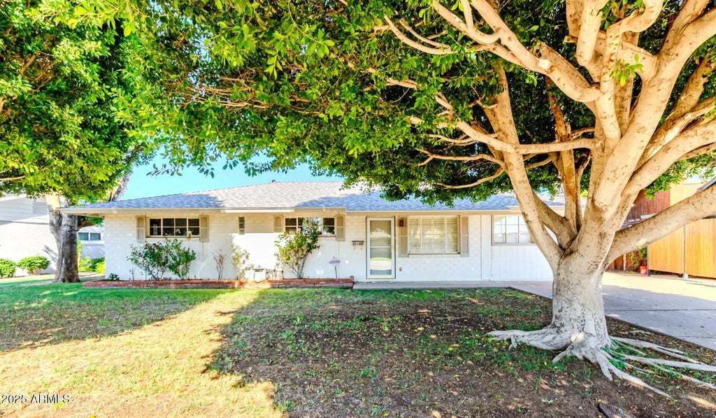 2124 W Pinchot Avenue, Phoenix