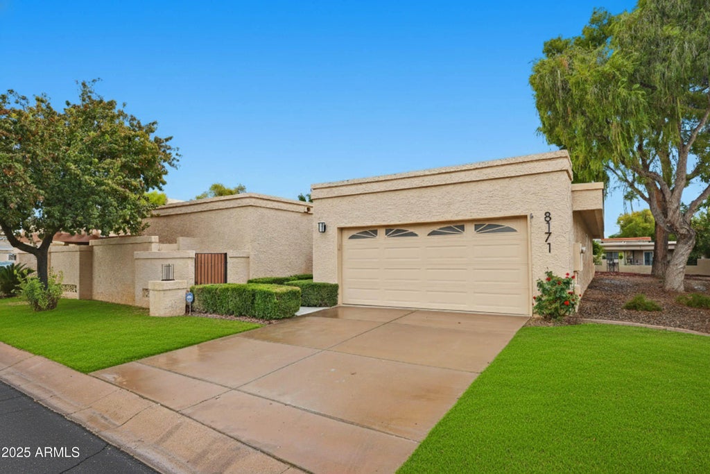 8171 E Del Caverna Drive, Scottsdale