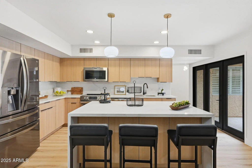 8171 E Del Caverna Drive, Scottsdale