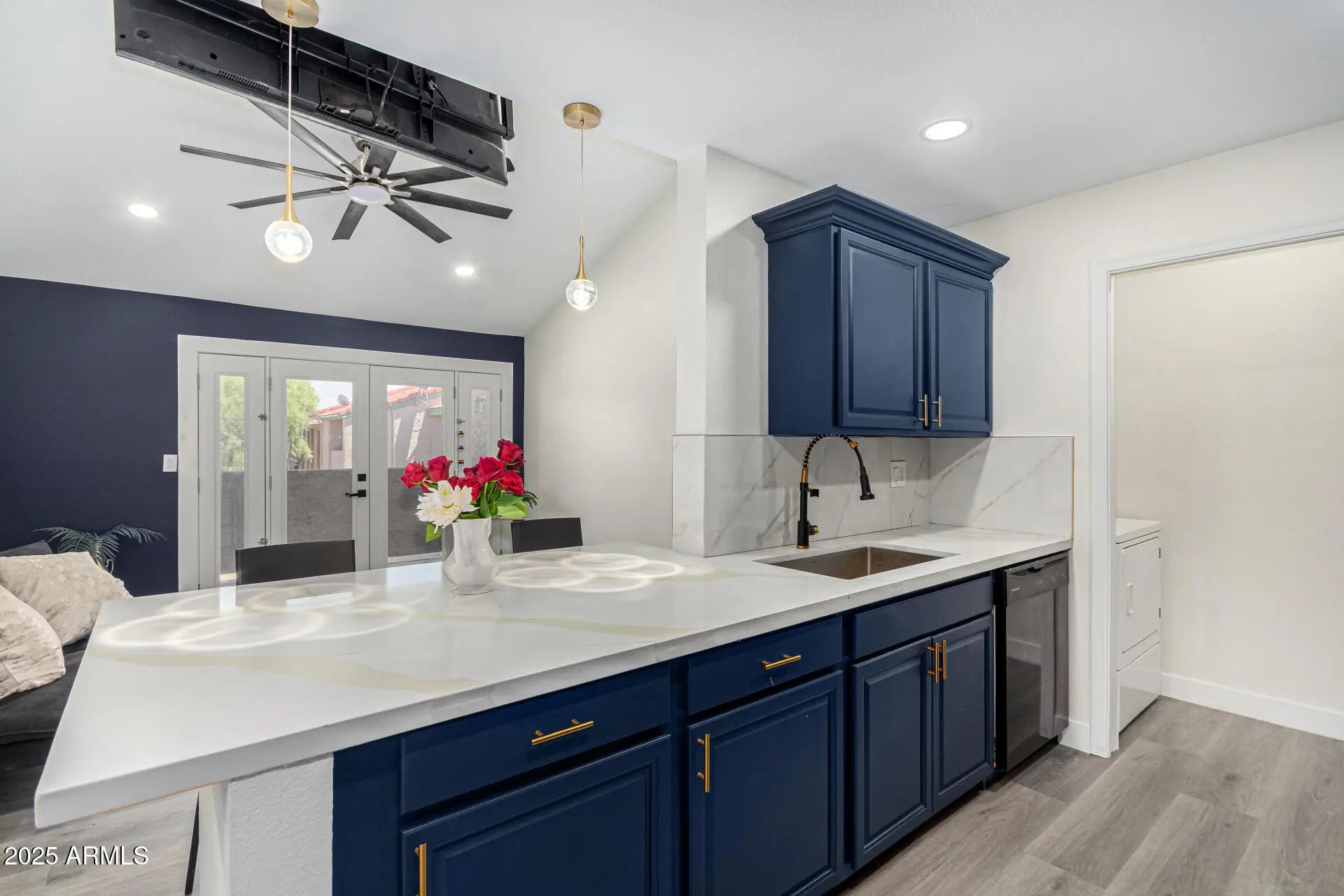 Photo of Listing #6950247