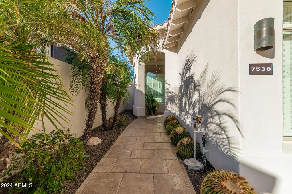 7538 E Tuckey Lane, Scottsdale