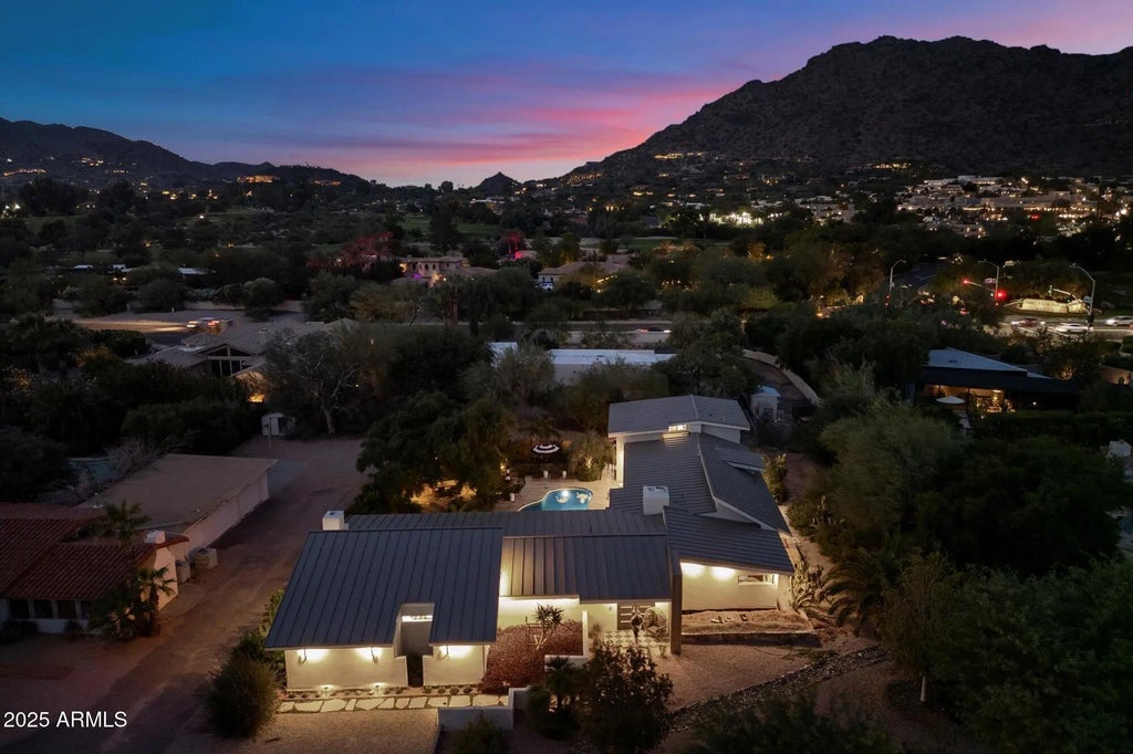 6417 N 52nd Place, Paradise Valley