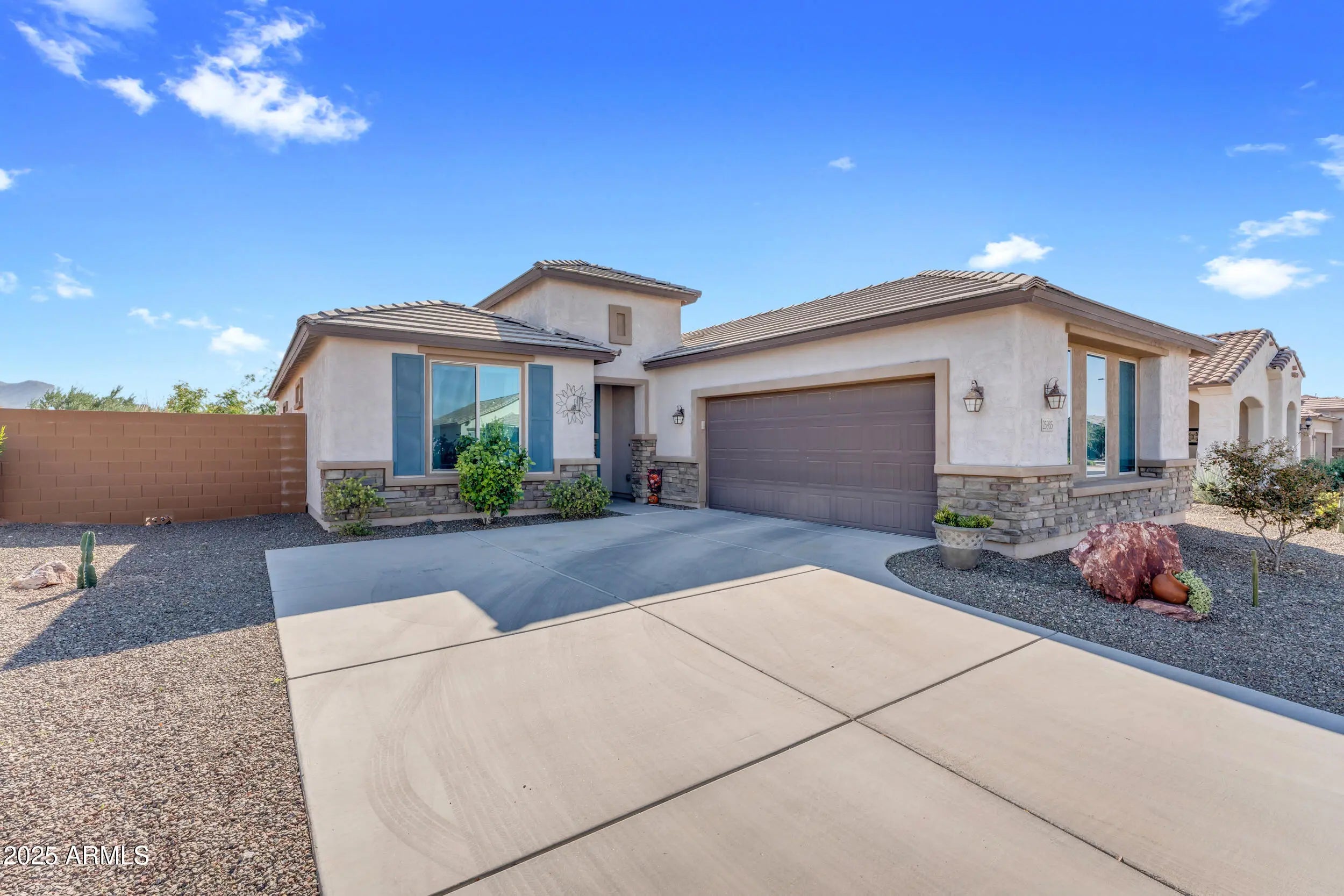 Photo of Listing #6942553