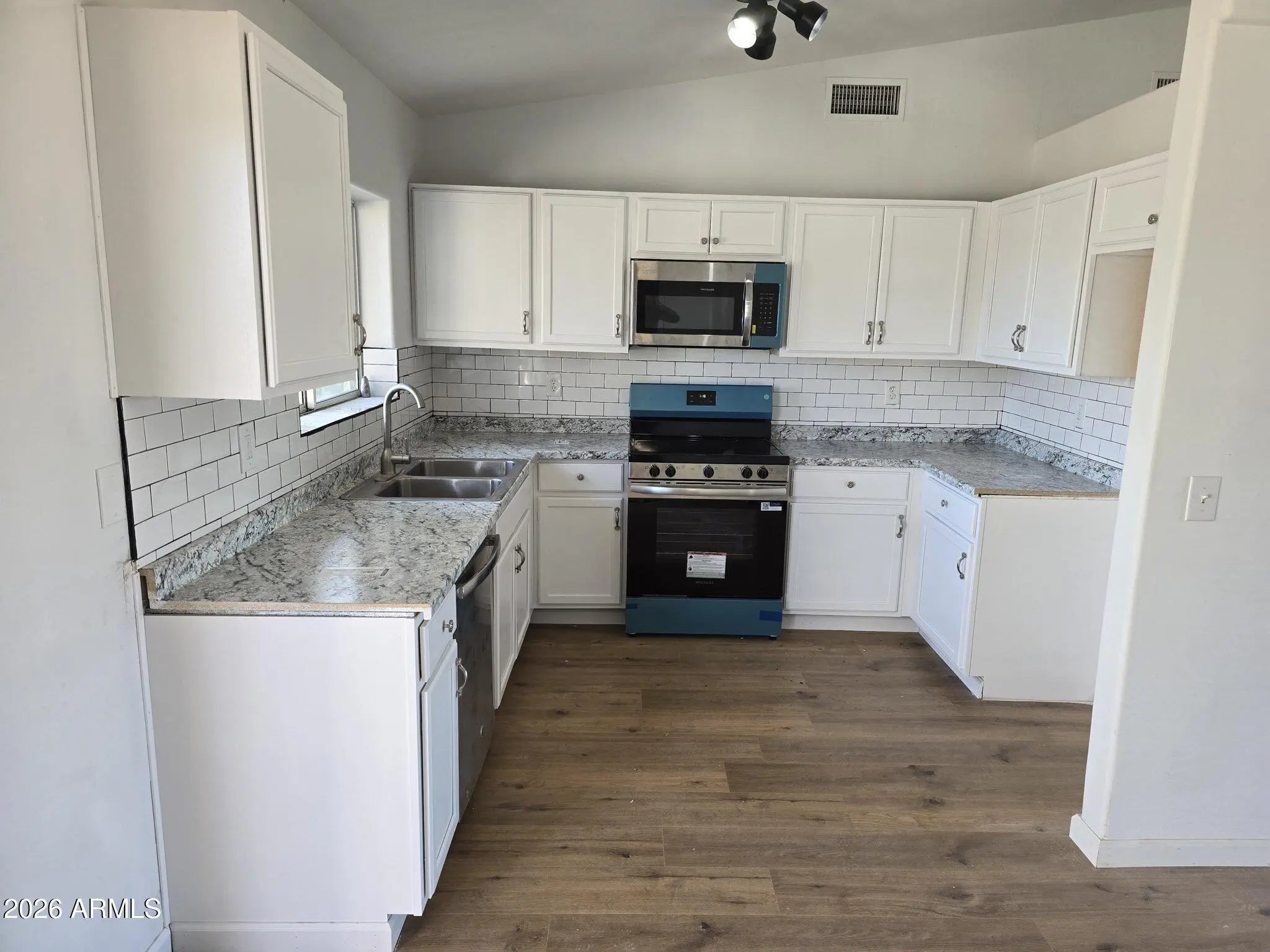 Photo of Listing #6943112