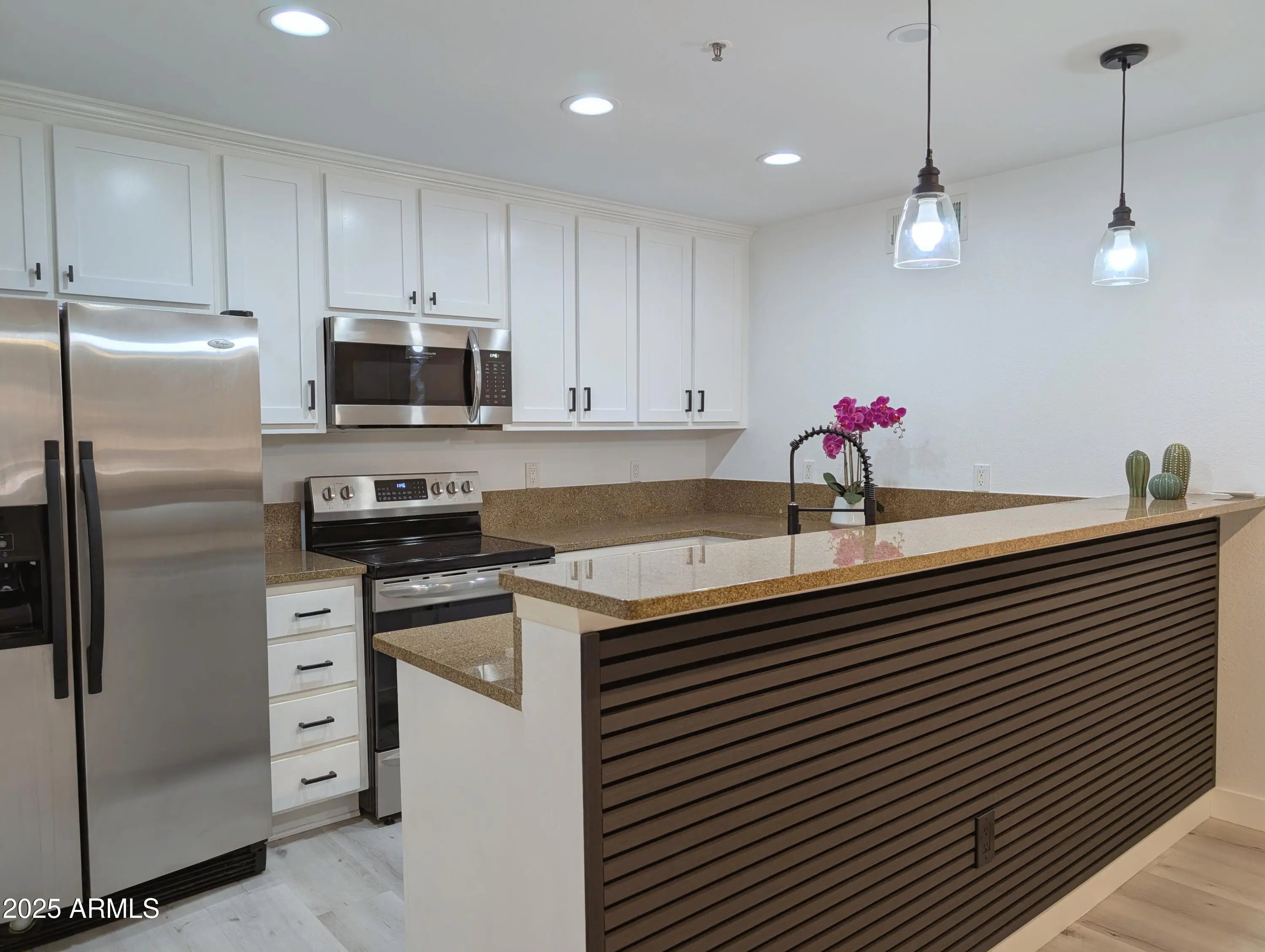 Photo of Listing #6943194