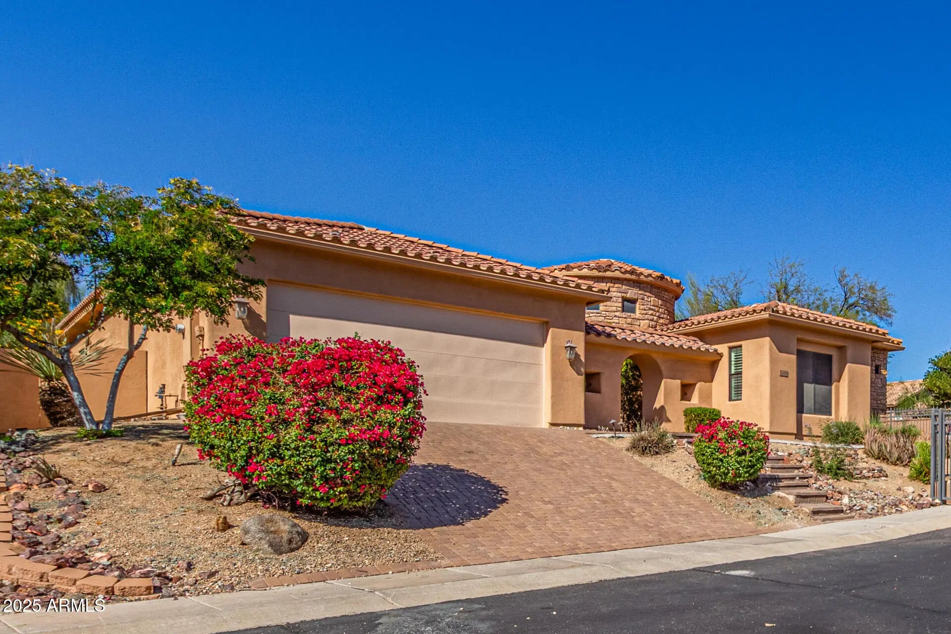 Photo of Listing #6944680