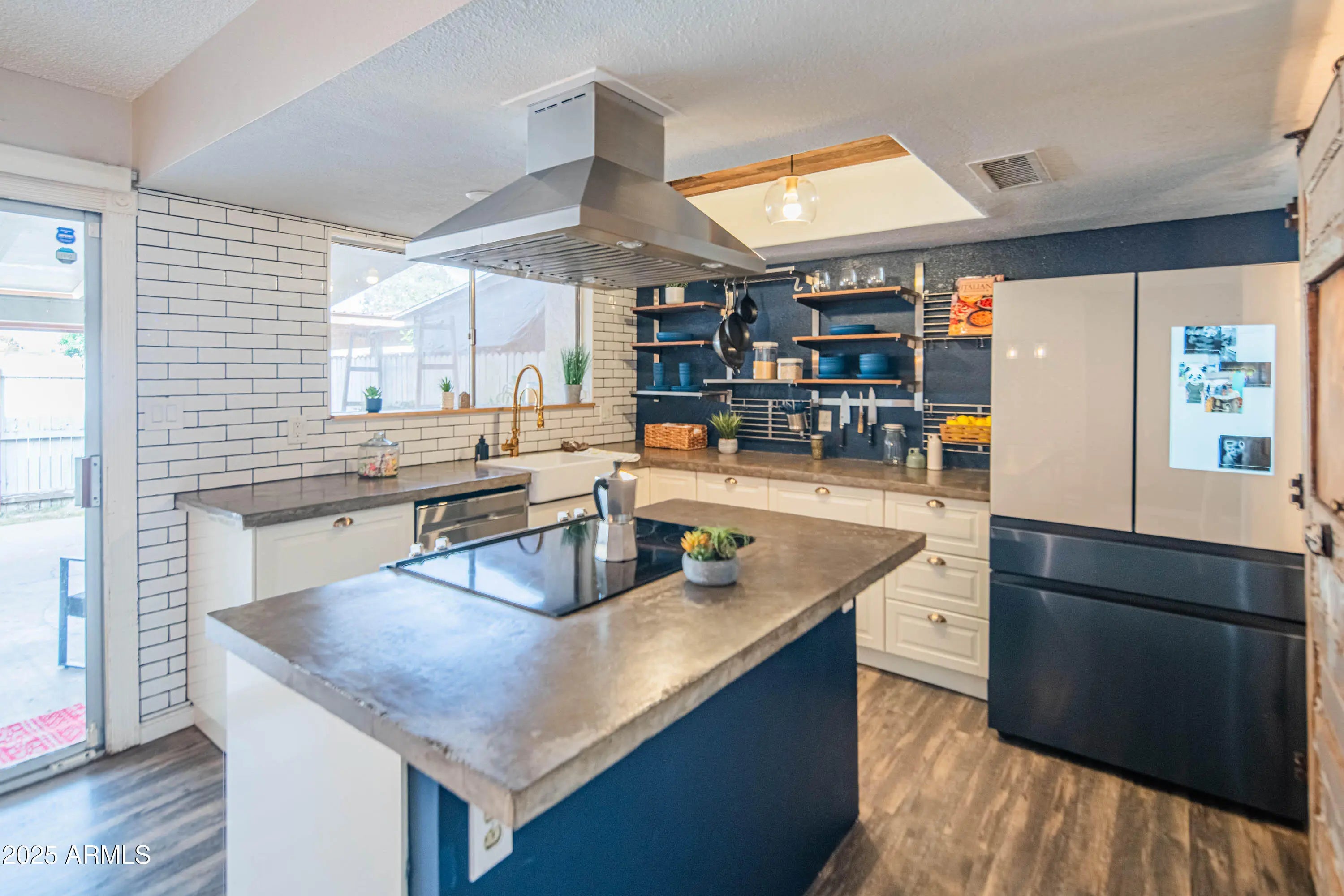 Photo of Listing #6943365