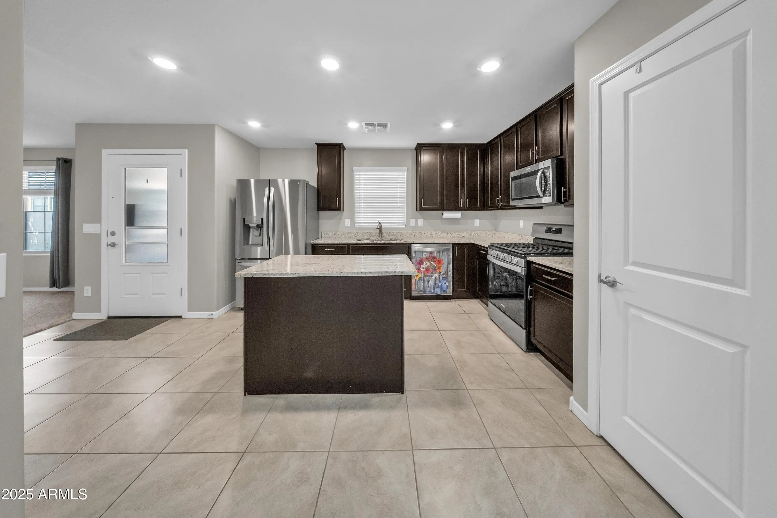 Photo of Listing #6942953