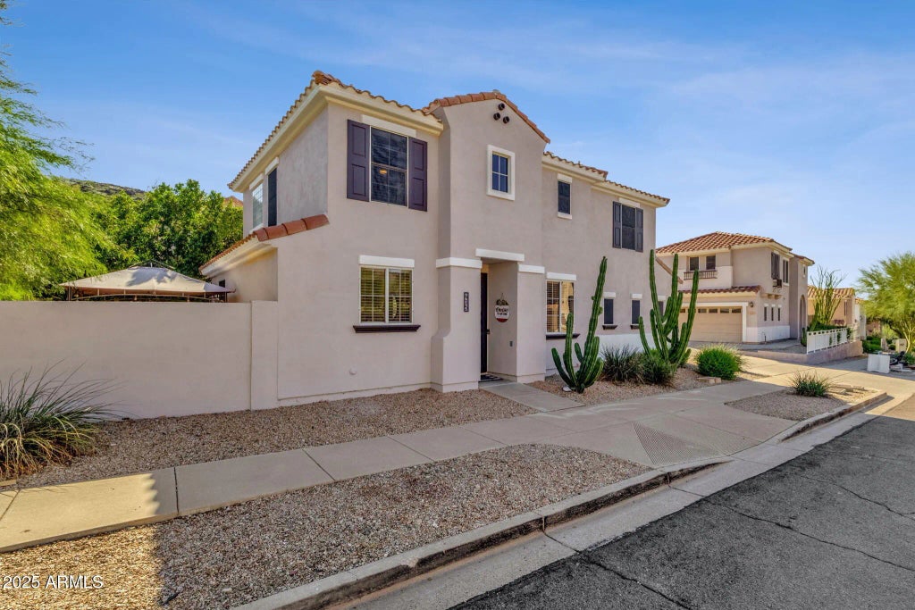 415 W Mountain Sage Drive, Phoenix