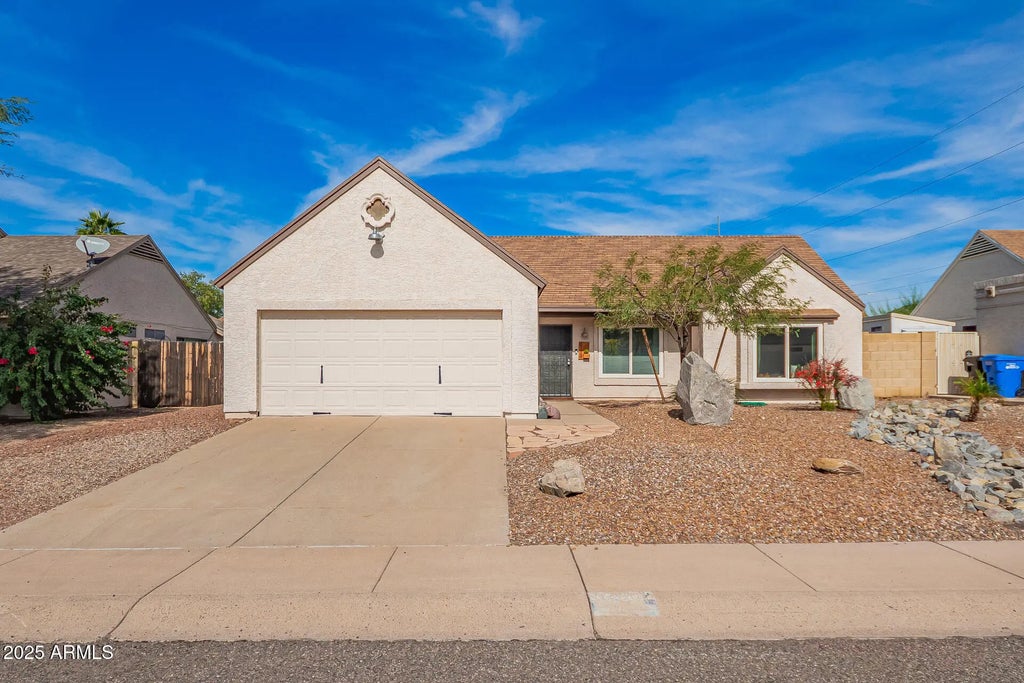 1118 E Wickieup Lane, Phoenix