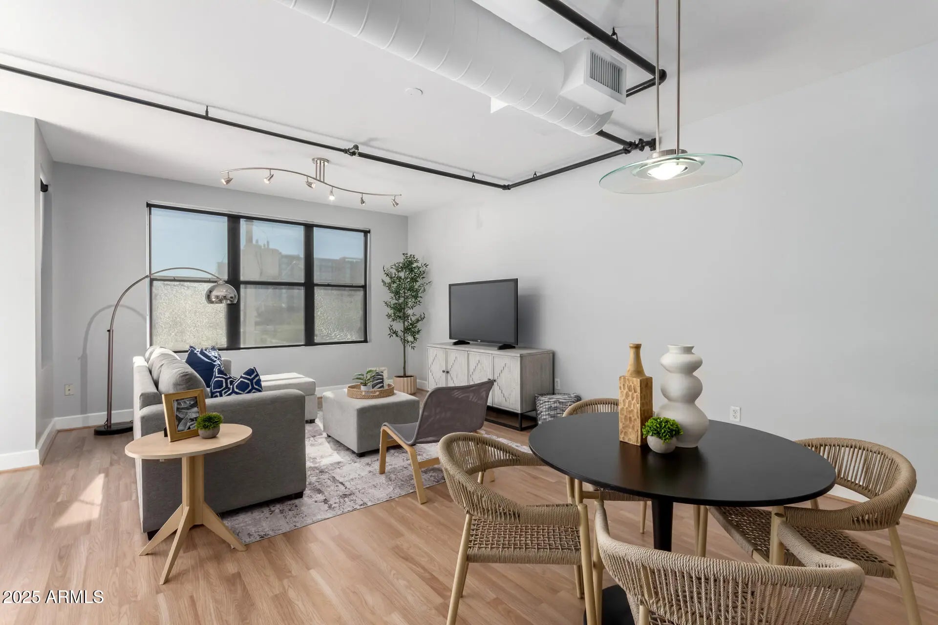 Photo of Listing #6943549