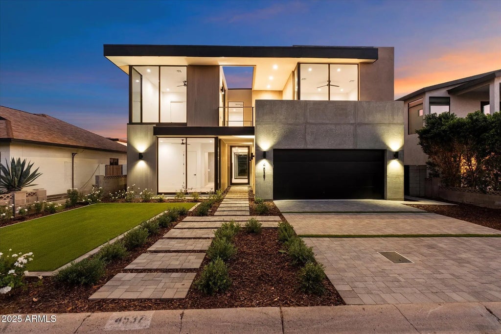 4537 E Montecito Avenue, Phoenix