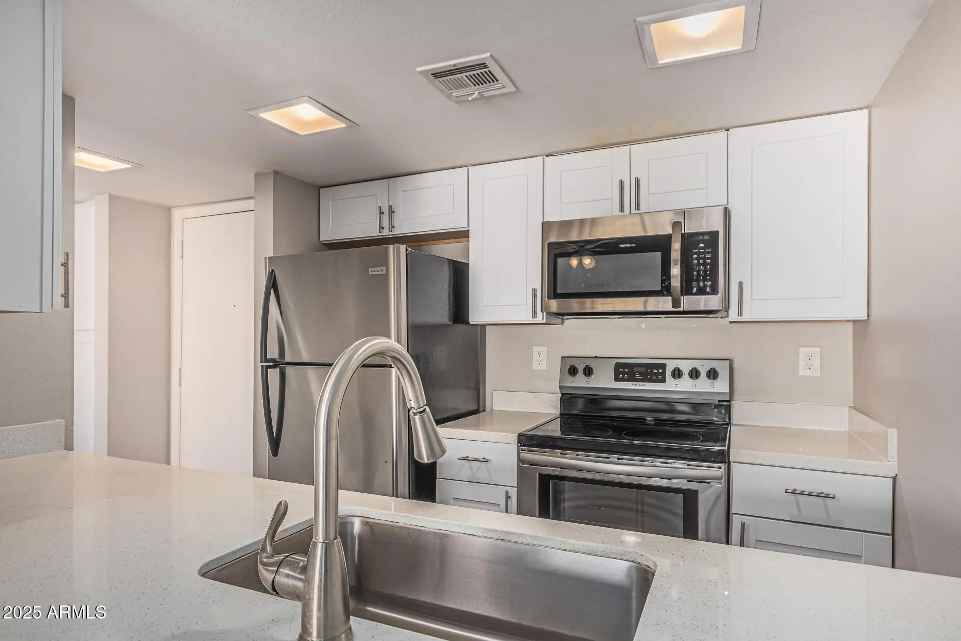 Photo of Listing #6944578