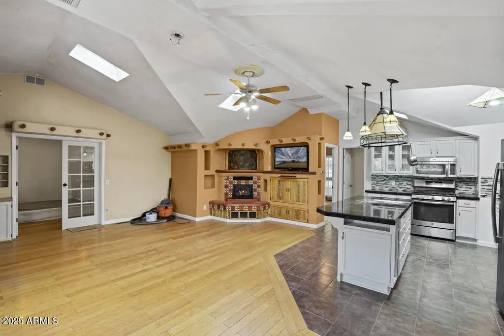 Photo of Listing #6944290