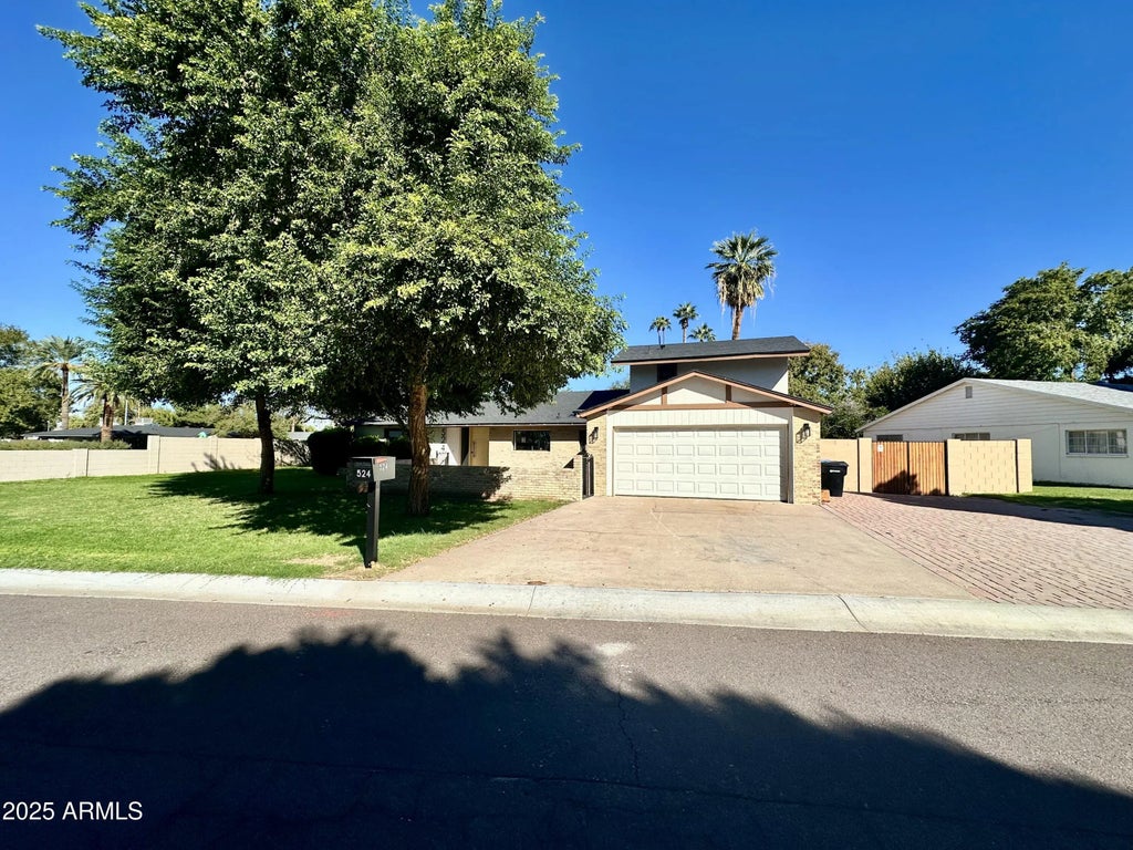 524 W Harmont Drive, Phoenix