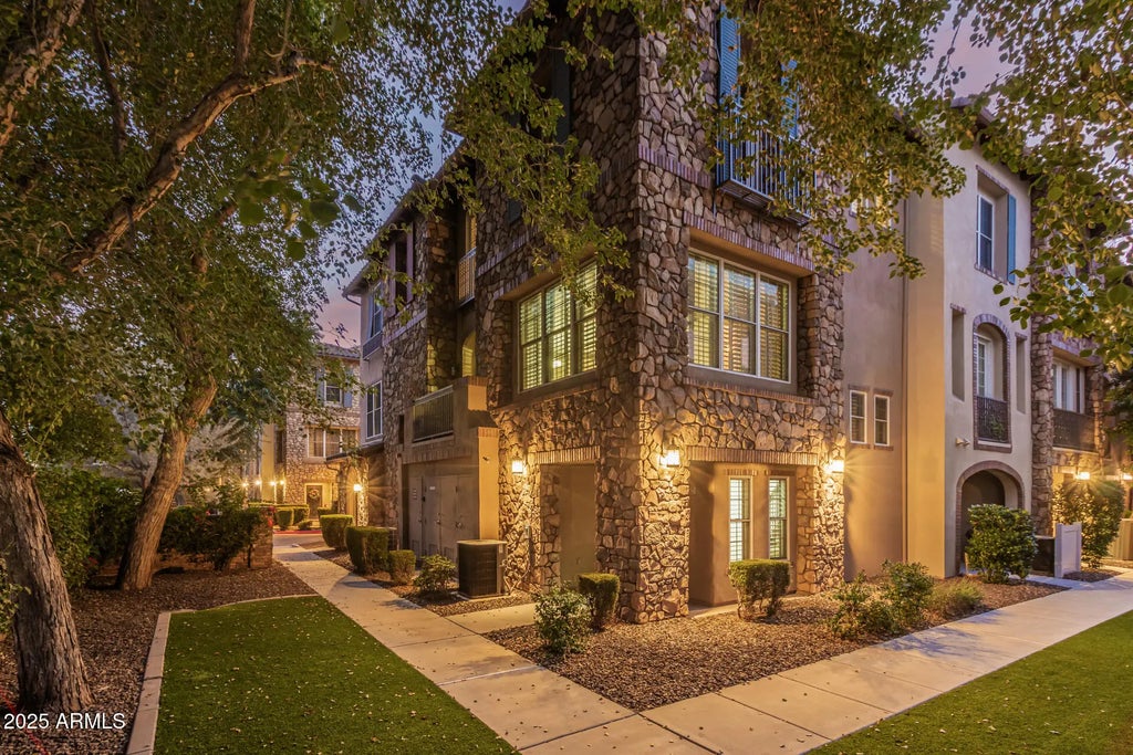 2482 E Roma Avenue, Phoenix