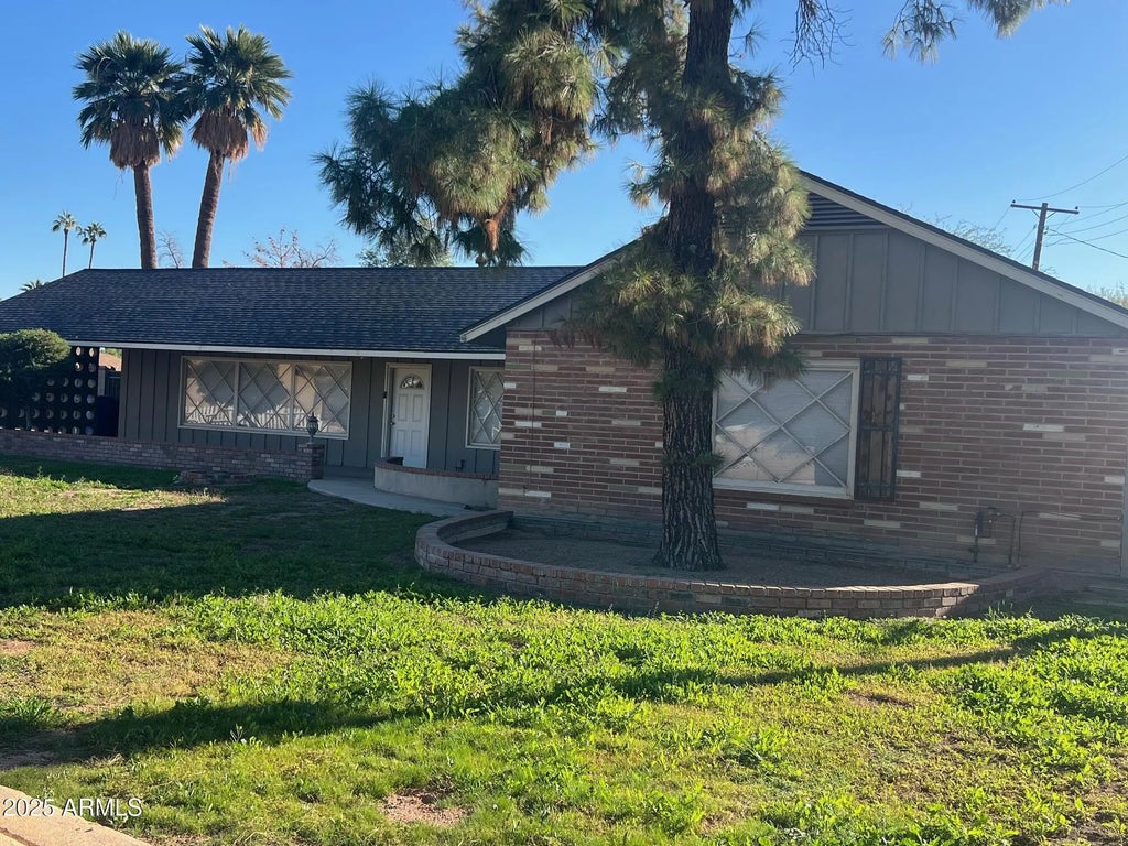 2528 N 48th Place N, Phoenix