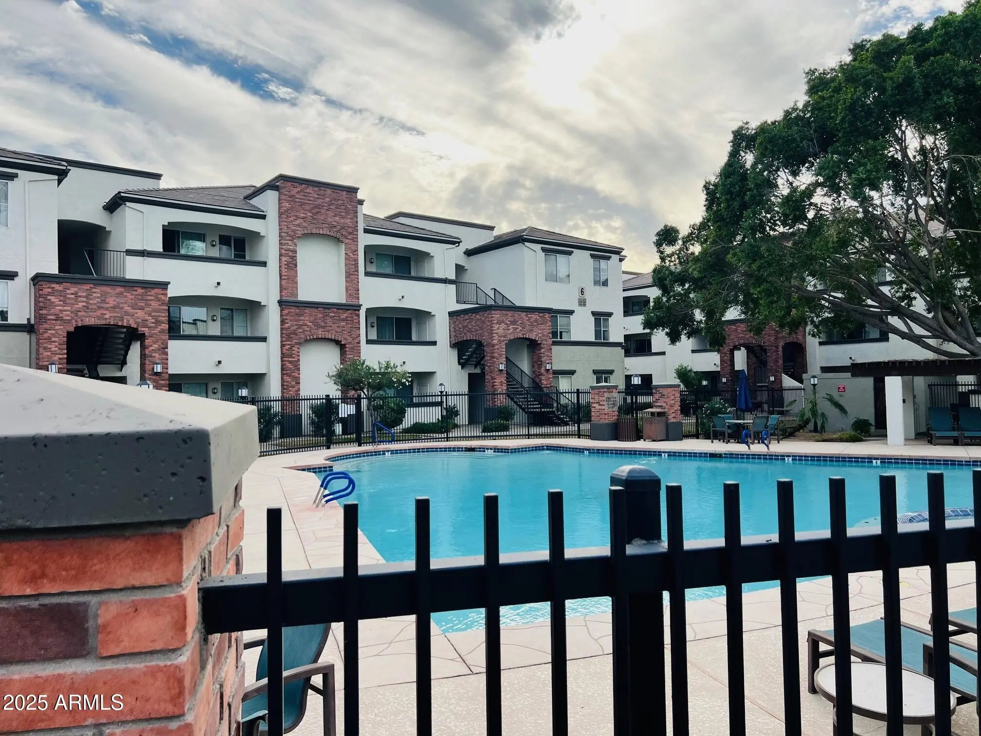 Photo of Listing #6944970