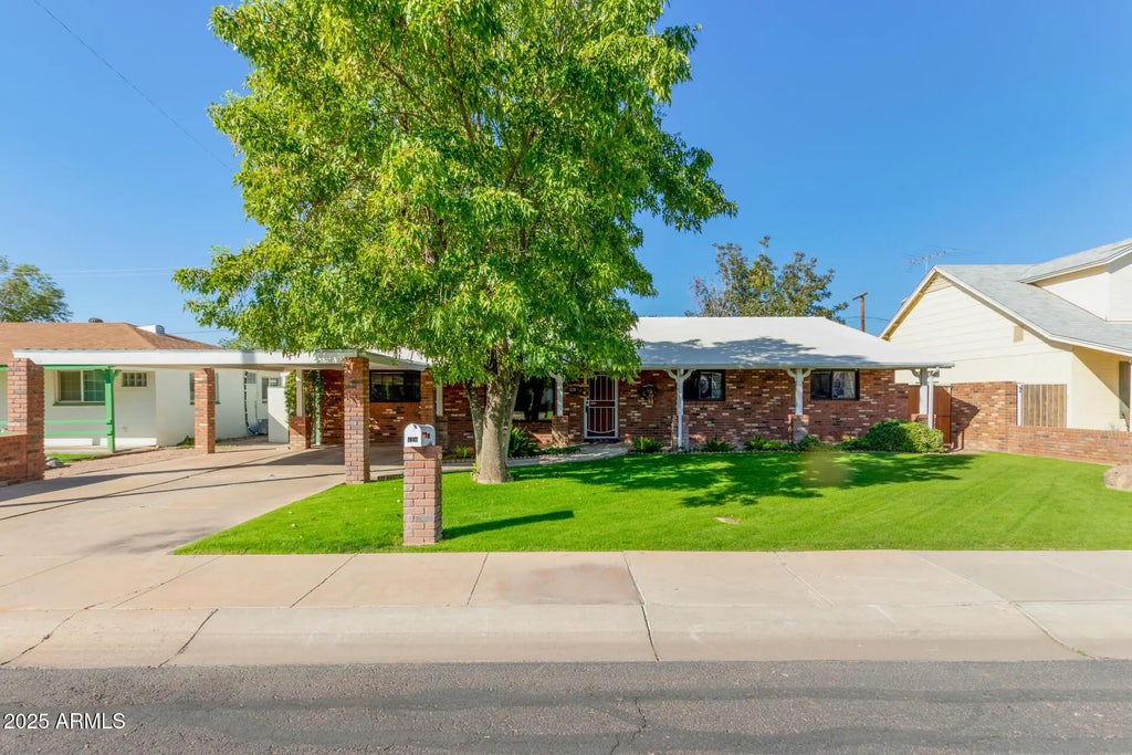 120 S Sahuaro Drive, Gilbert