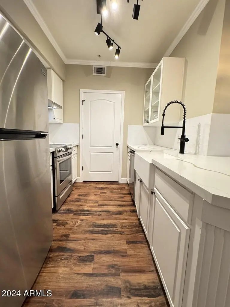 Photo of Listing #6944745