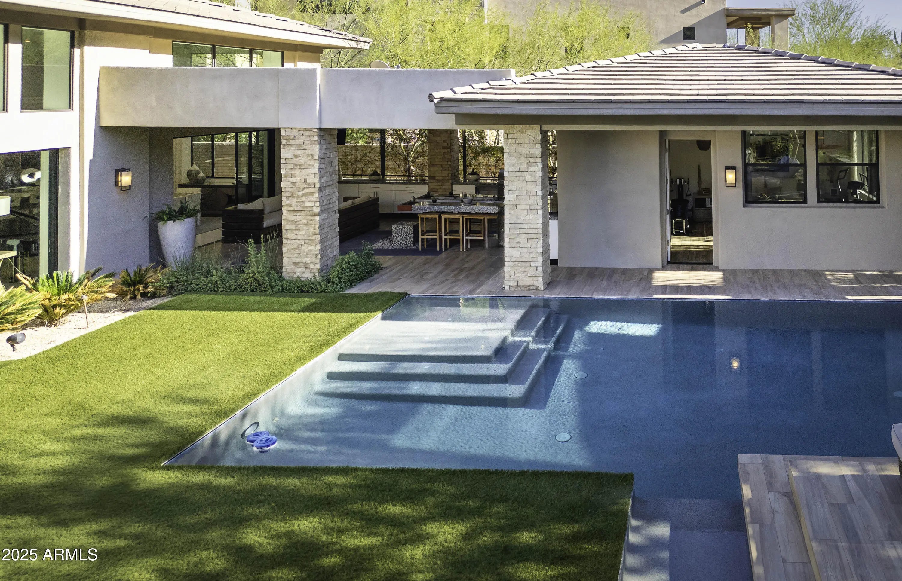 Photo of Listing #6948719