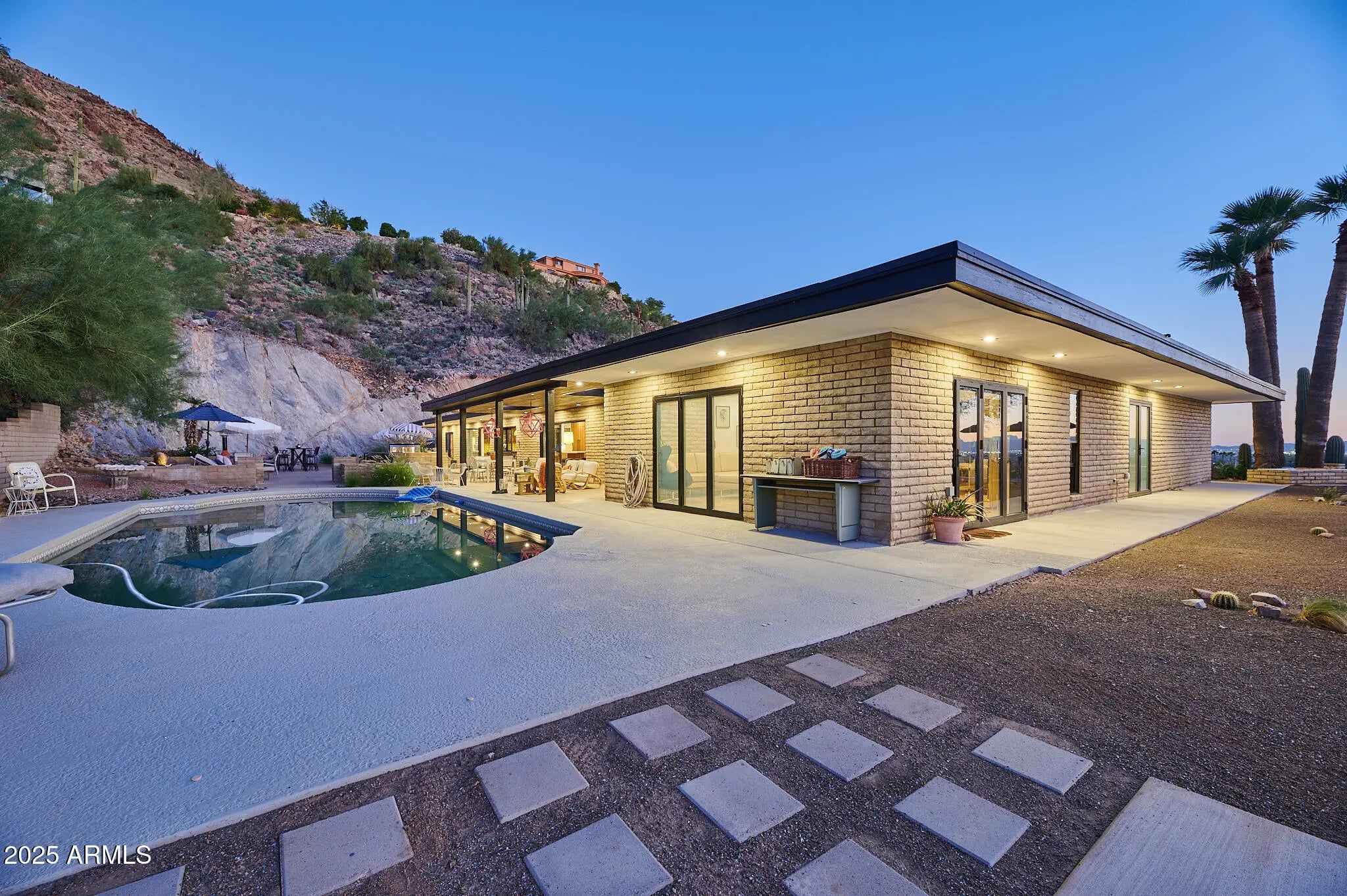 Photo of Listing #6945112