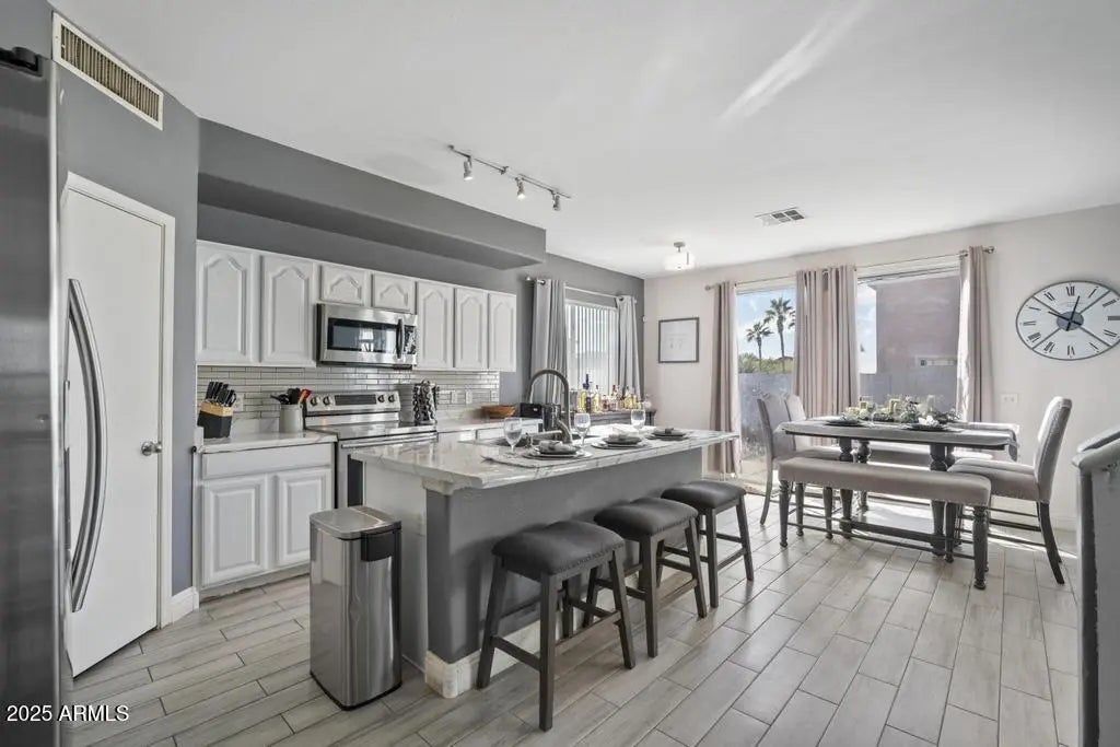 Photo of Listing #6949002